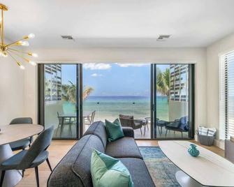 Silver Reef 4 Oceanfront Condo - North Side - Salon