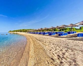 Village Mare - Polýgyros - Beach