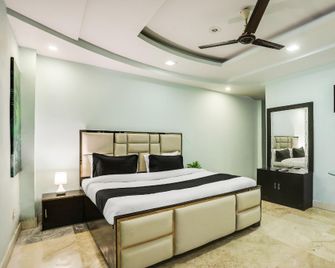OYO Flagship Hotel R G Grand - Kanpur - Bedroom