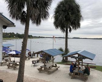 Lake Front House with Covered Boat Dock, Great Fishing, Pets, internet, canoe - Hernando - Patio