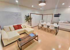 Marina House Onjuku - Onjuku - Living room