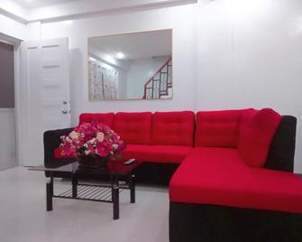 Diodeth's Apartments - Butuan - Living room