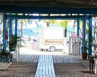 Las Palmas Cabins - Coxen Hole