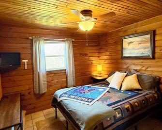 Beautiful country views and wildlife. Less than 2 miles from downtown. - Point Pleasant