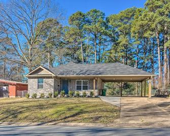 Family Home about 5 Mi to Downtown Little Rock! - Little Rock
