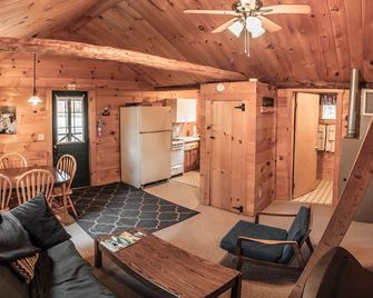 Large Riverside Cabin in The Forks, pet friendly - West Forks