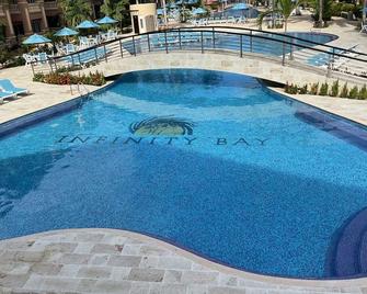 @infinity Bay 2br Beach Paradise Luxury Condo, Steps To Beach - West Bay