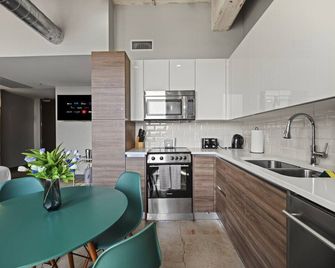 Stunning Downtown Apartment with Pool, Laundry, Parking - Dallas - Kuchnia