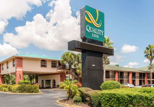 Quality Inn And Suites Orlando Airport 2 235 6 0 5 3 Orlando Hotel Deals Reviews Kayak