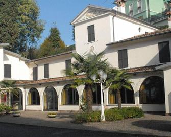Hotel Ristorante La Grotta - Castiglione delle Stiviere - Building
