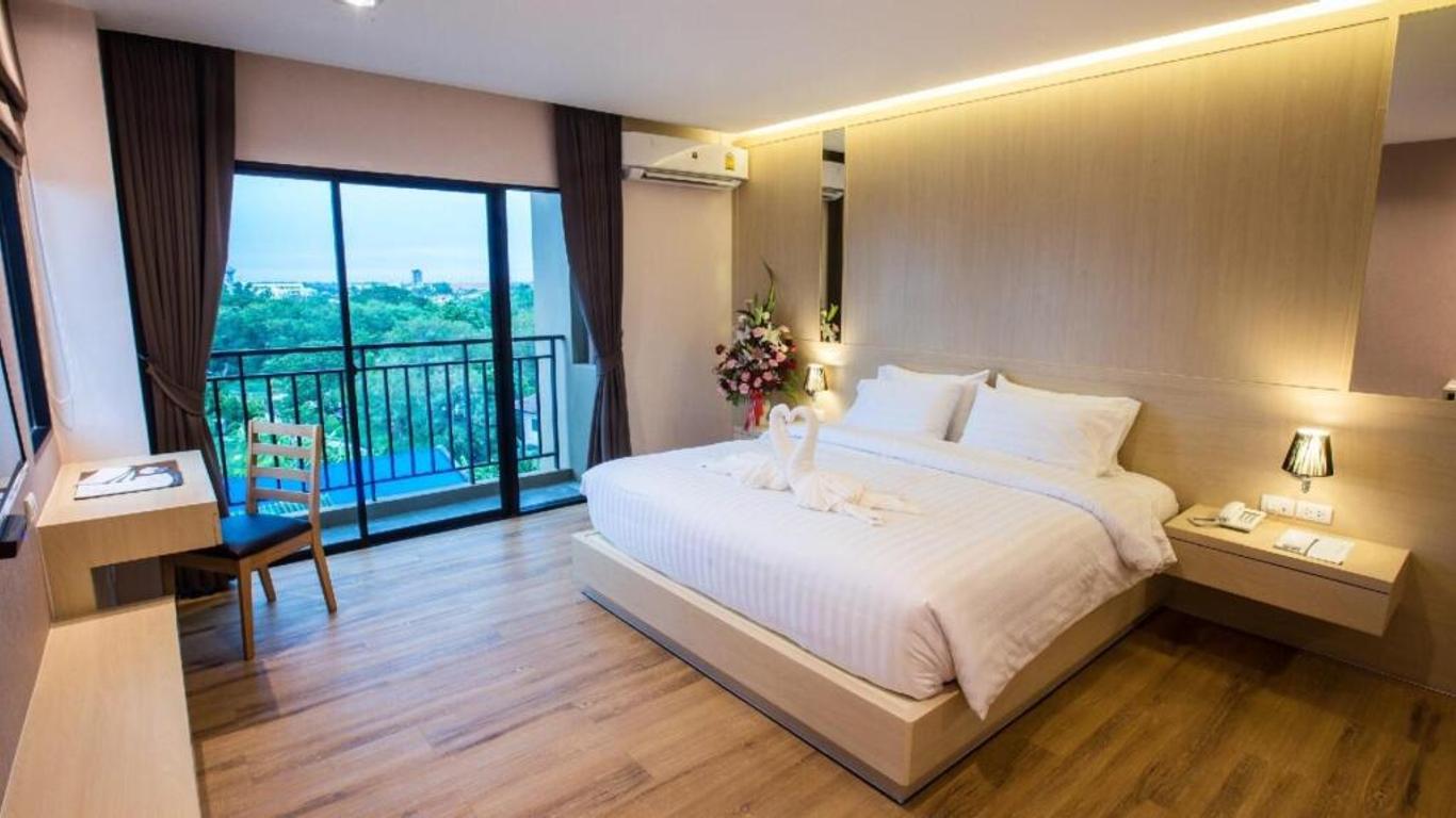 L Hotel