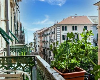 Elegant City-centre Flat - Savona - Balcony