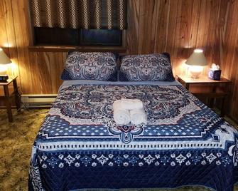Saw Creek Cabin - Regent Hilltop - Bushkill - Bedroom