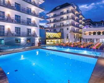 Hotel Alhambra - Santa Susanna - Pool