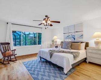 Bahama Haven Saltwater Canal Pool Home w dock and boat lift - Palm Coast - Soveværelse