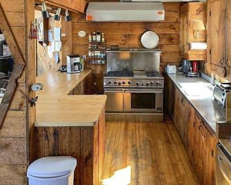 East Burke Home on Kingdom Trails: Near Ski Resort - East Burke - Kitchen
