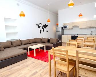 Goodmo Budapest Smart Rooms - Budapest - Living room