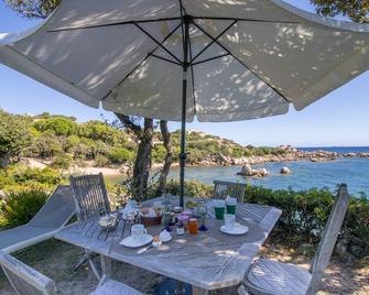 A cala d oro et sa plage privée - Porto Vecchio - Patio