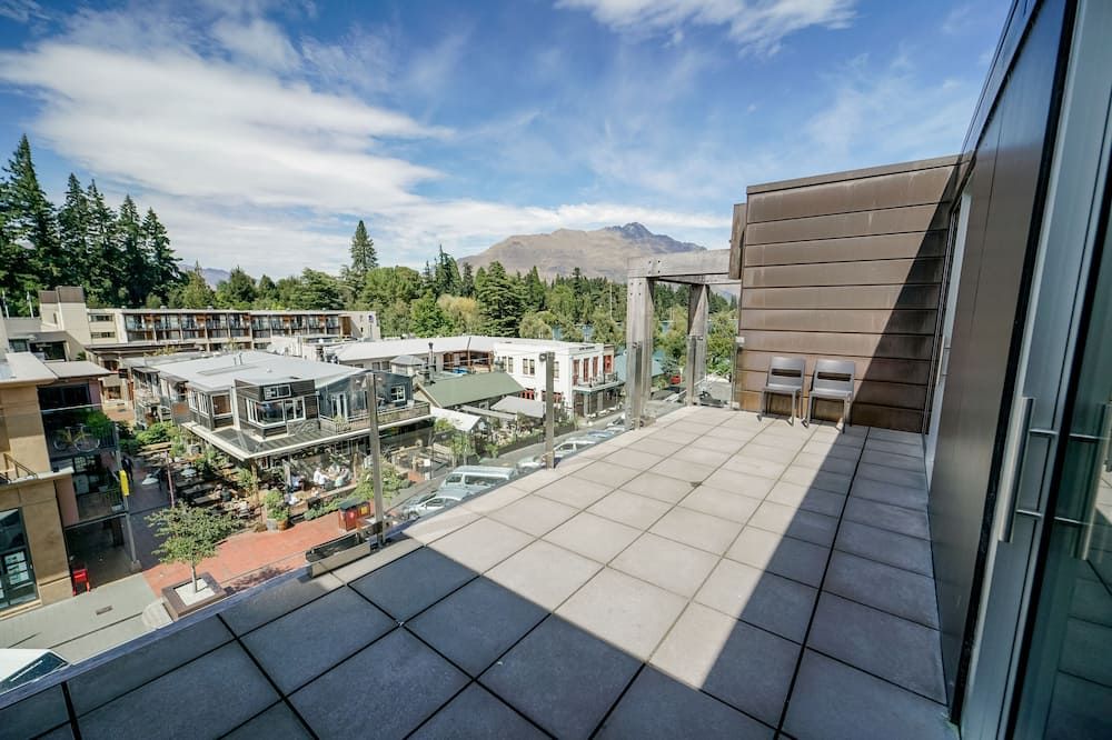 نومادز كوينز تاون باك باكرز