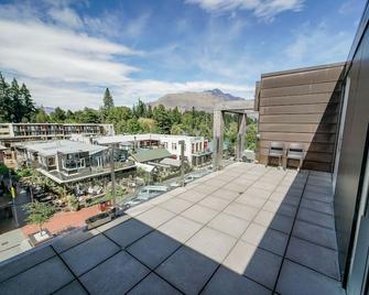 Nomads Queenstown Hostel - קווינסטאון - מרפסת
