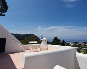 150 mt. walk in from Villa & Giardini Ravino, - Forio - Balkon