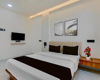 Collection O Aurangabad Shendra Midc Prayag Inn - Aurangabad - Kamar Tidur