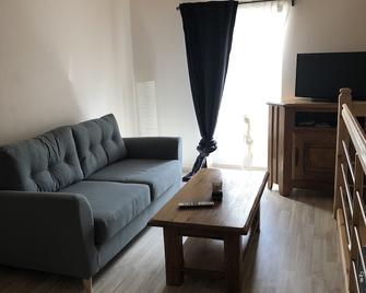 Village house - Blesle - Sala de estar