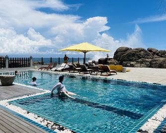 Thaproban Pavilion Resort & Spa - อูนาวาทูนา - สระว่ายน้ำ