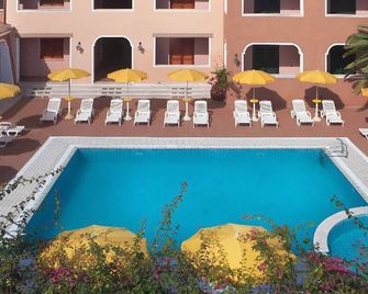 Residence Sos Alinos - Cala Liberotto - Zwembad