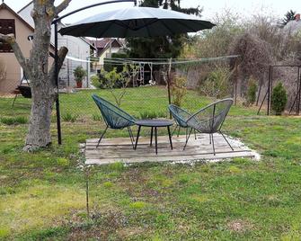 Holiday apartment with Internet access and garden - Balatongyörök - Patio