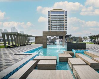 Hotel Holiday International - Charjah - Piscine