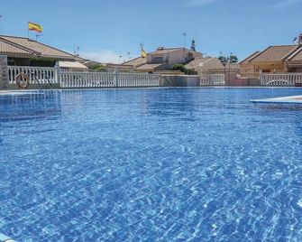2 Bedroom Lovely Home In Torrevieja - Torrevieja - Uima-allas