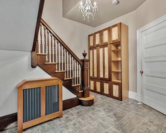 Tranquil home loved by repeat guests, Harvard Square - Cambridge - Escaleras