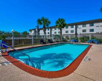 OYO Townhouse Beaumont Medical Center Area - Beaumont - Bazén