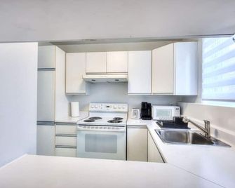 Modern 2BR apartment with 2 Free parking spots - Montreal - Kitchen