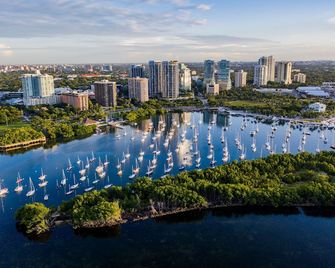 Mvr Suite The Secret To Luxury Living Is Right Here - Miami