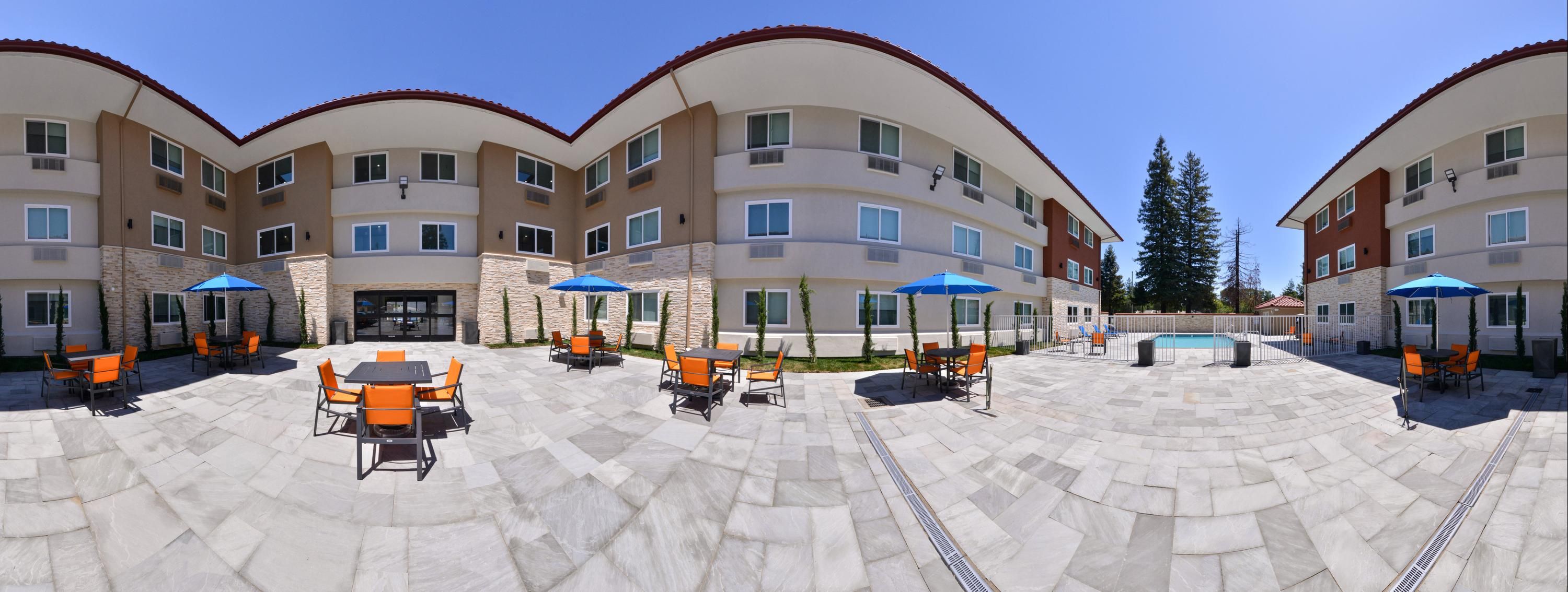 هوليداي إن إكسبرس سانتا روزا نورث باي آيتش جي - سانتا روسا - حوض السباحة