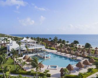 Finest Playa Mujeres by The Excellence Collection - Cancún - Pool