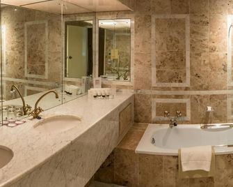 Peermont Walmont at Mmabatho Palms - Mmabatho - Bathroom