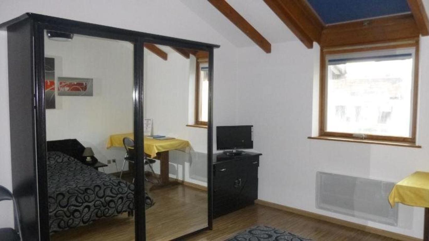 Studio-Hotel Porte De France