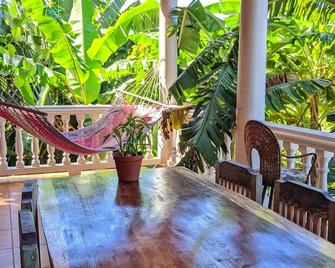 Seaside Inn: Toucan King Suite- Private Pool! West Bay Beach!! - West Bay - Balcón