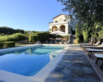 Luxury Villa With Private Pool, Stunning Views And Rural Location - Licciana Nardi - Piscina