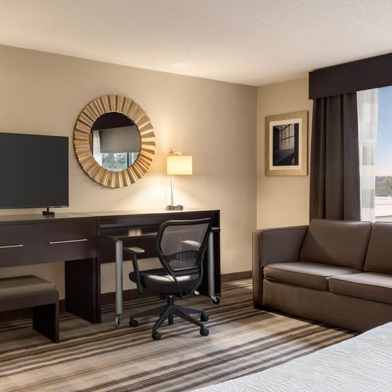 Living room view of Holiday Inn Gaithersburg