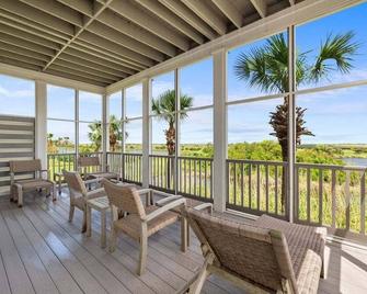 Beachtown Galveston - Saltwater Sophistication - Gorgeous 4 bedroom/4.5 bath - Galveston - Balcony