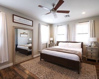 Central Luxury Mountain Oasis with TWO Pools and Jacuzzis - Phoenix