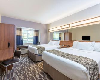 Microtel Inn & Suites by Wyndham Cadiz - Cadiz - Bedroom