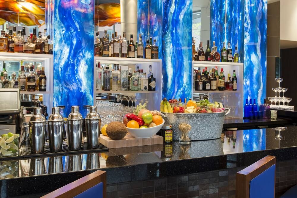 حيات بليس بورتلاند داون تاون - أولد بورت سكوير - بورتلاند - بار