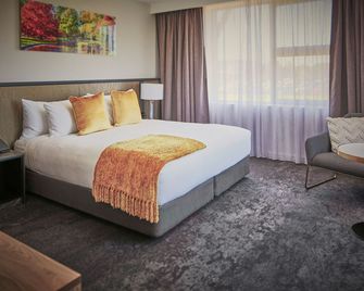The Remington Orange - Orange - Bedroom