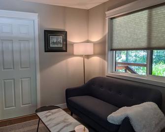 Little Suite in the Country - Lake Cowichan - Sala de estar