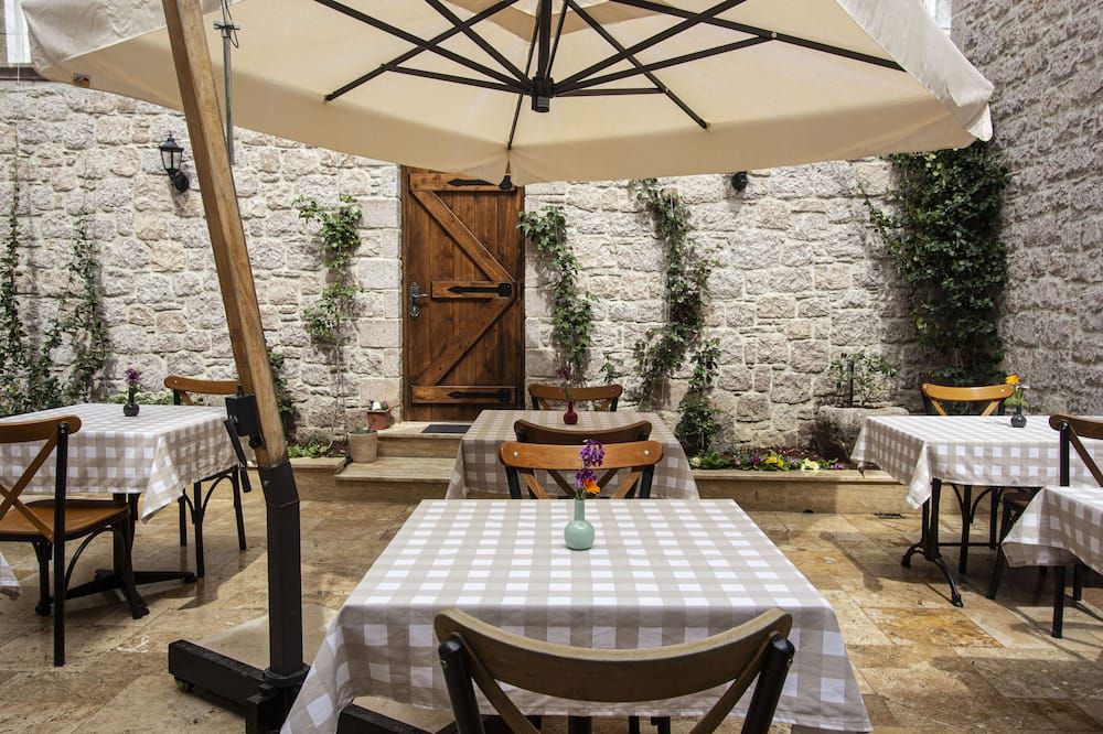 Opus 1910 - ايفاليك - مطعم